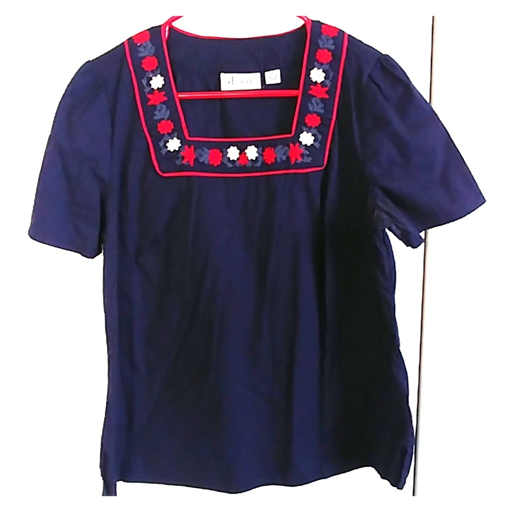 Denim & Co size S navy embroidered top